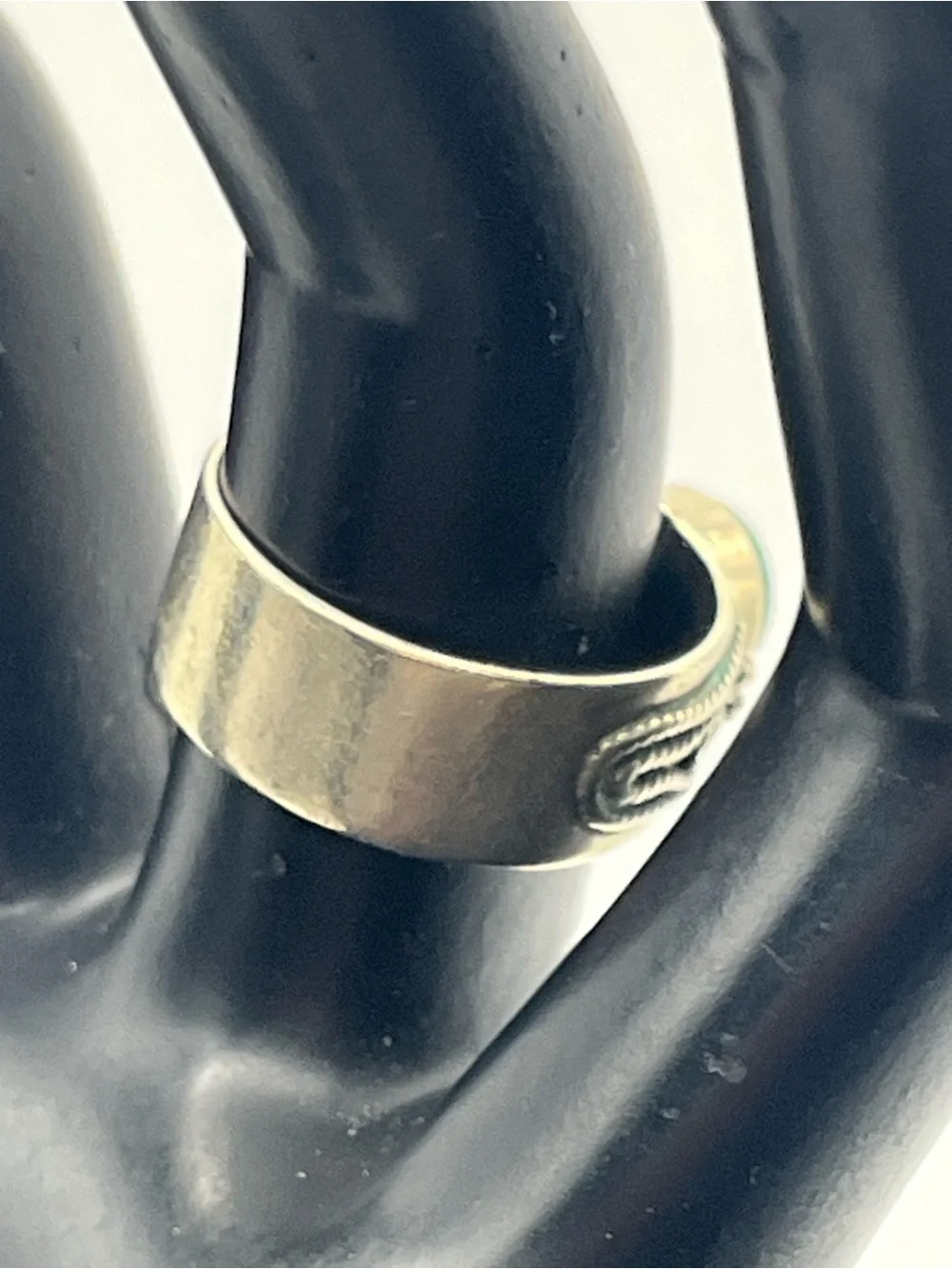 Boho Silver tone ornate rope twist design wide band ring size 7 green stone